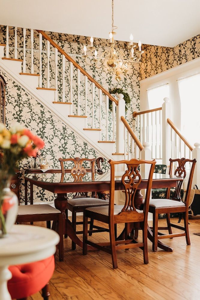 The Rochester Inn, A Historic Hotel 2