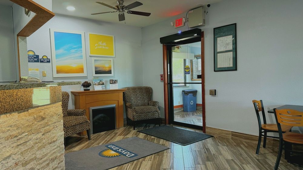 Days Inn by Wyndham Mankato 2