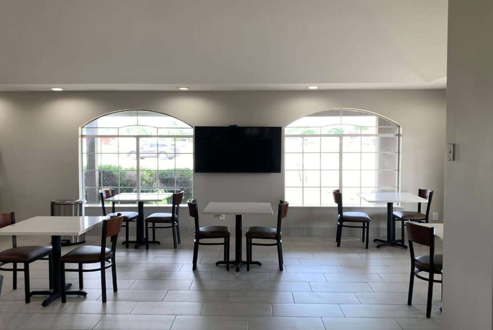 Days Inn by Wyndham Wagoner 3