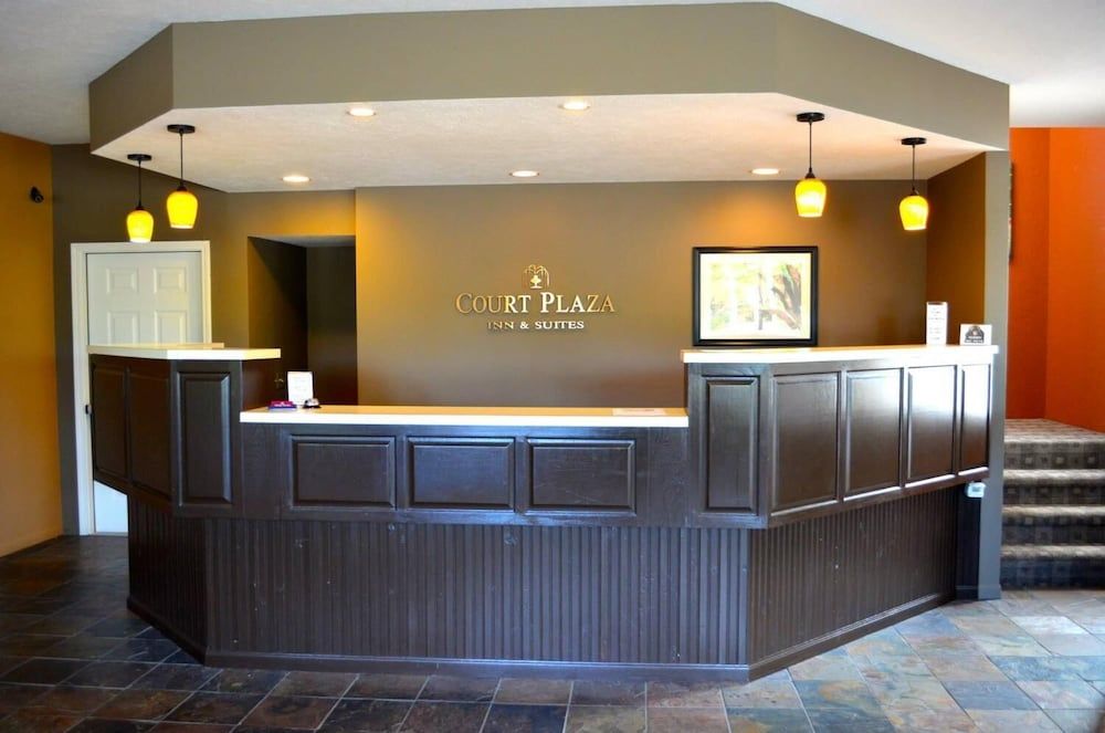 Court Plaza Inn & Suites 3