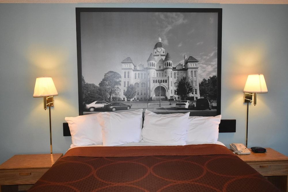 Super 8 by Wyndham Carthage 3