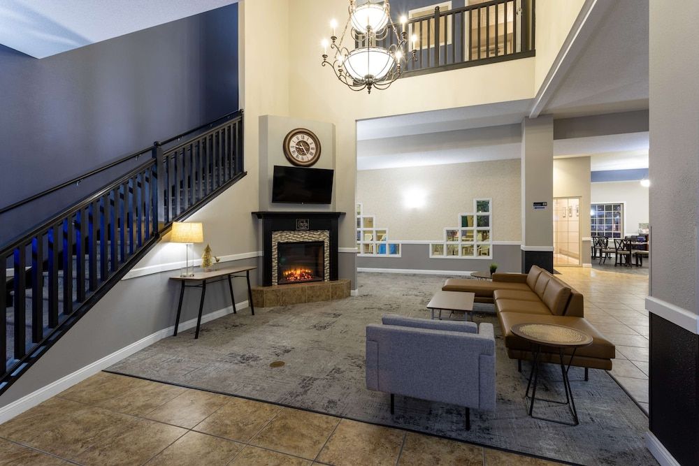 GrandStay Hotel and Conference 3