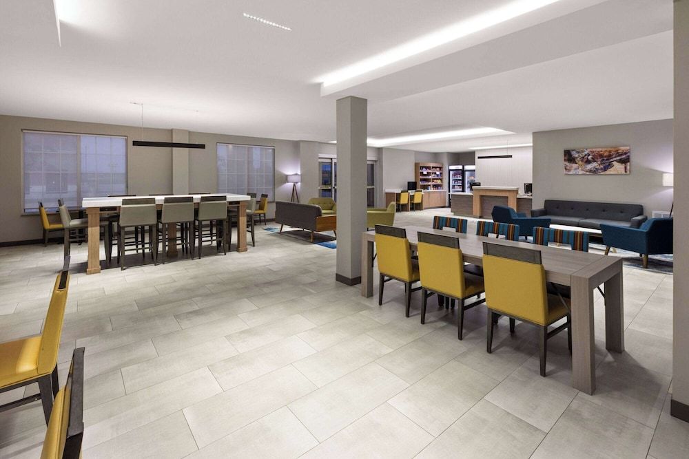 La Quinta Inn & Suites by Wyndham McAlester 2