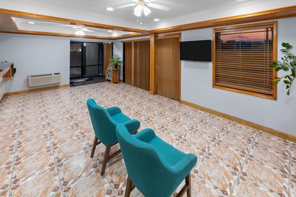 Days Inn by Wyndham Slidell 2