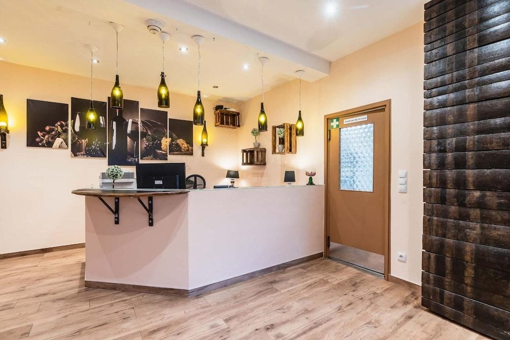 Hotel-Pension Altes Weinhaus 3