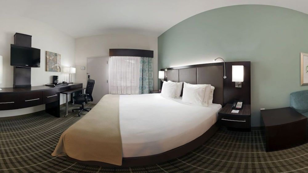 Holiday Inn Express Monticello 3