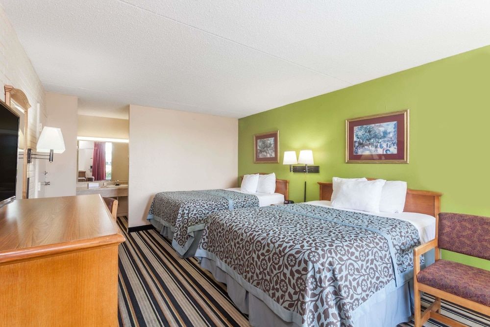 Days Inn by Wyndham Jackson 3