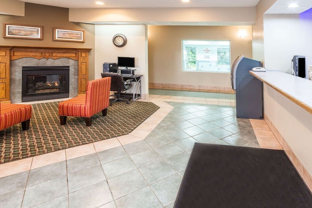 Super 8 by Wyndham Valparaiso 2