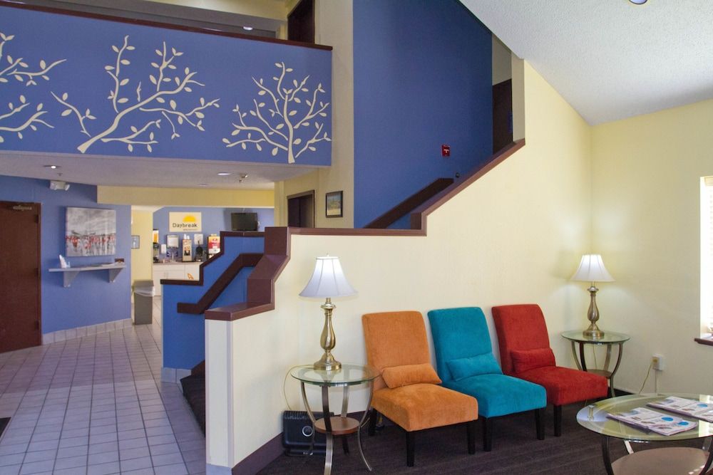 Days Inn by Wyndham Blue Springs 3