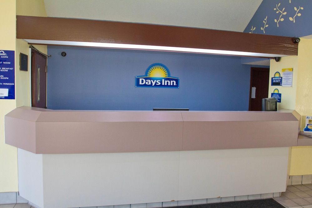 Days Inn by Wyndham Blue Springs 2