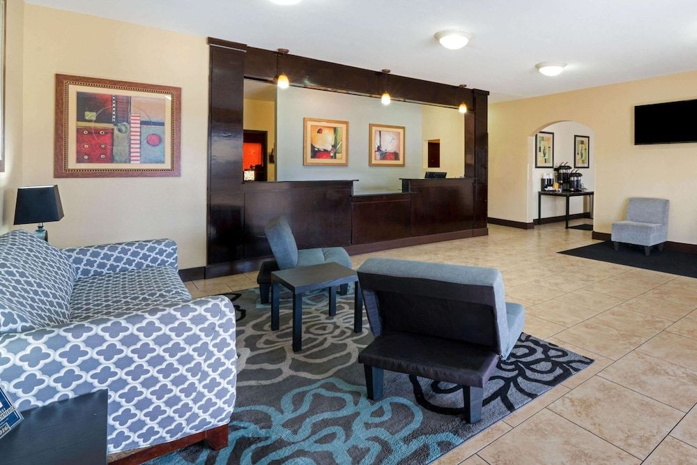 La Quinta Inn & Suites by Wyndham Morgan City 3