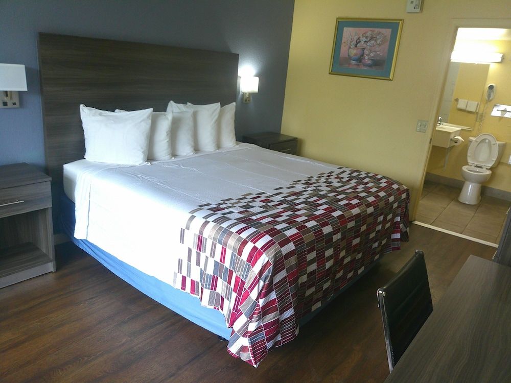 Red Roof Inn Hampton Coliseum 3