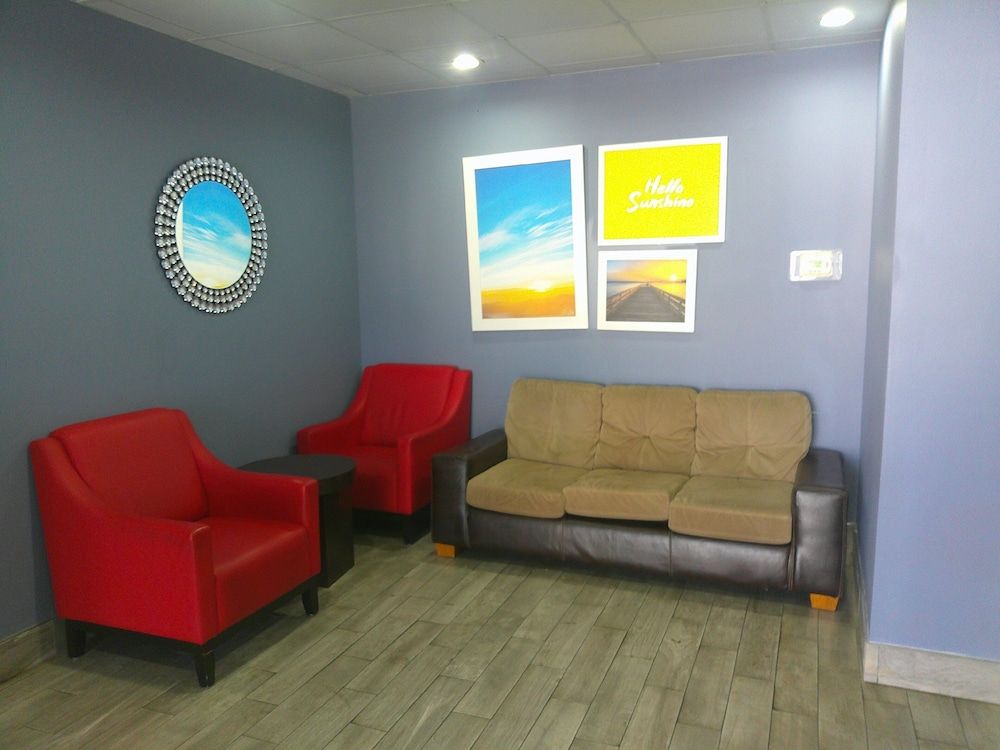 Red Roof Inn Hampton Coliseum 2