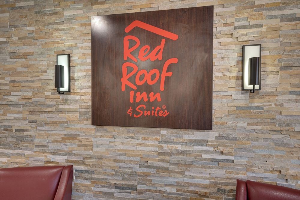 Red Roof Inn & Suites Newport - Middletown, RI 3