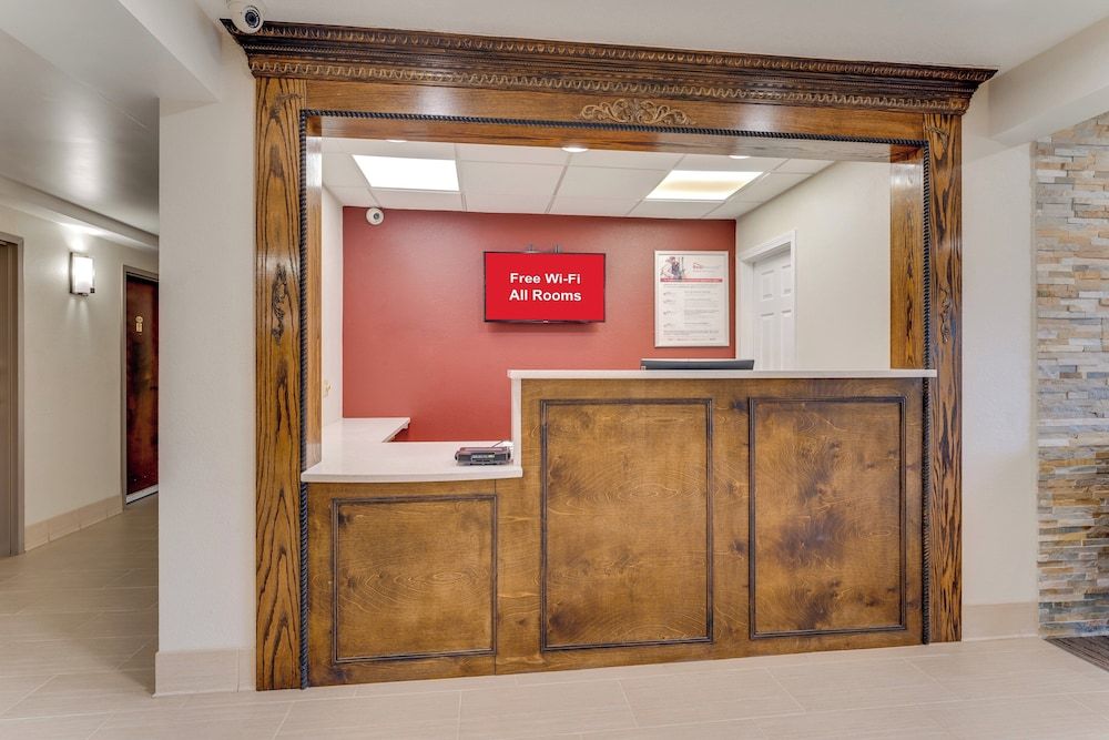 Red Roof Inn & Suites Newport - Middletown, RI 2