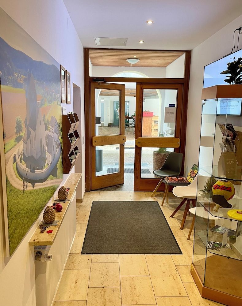 Gasthof RÔøΩmer-Castell 3