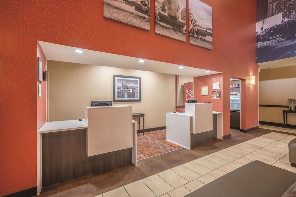 La Quinta Inn & Suites by Wyndham Smyrna TN - Nashville 2
