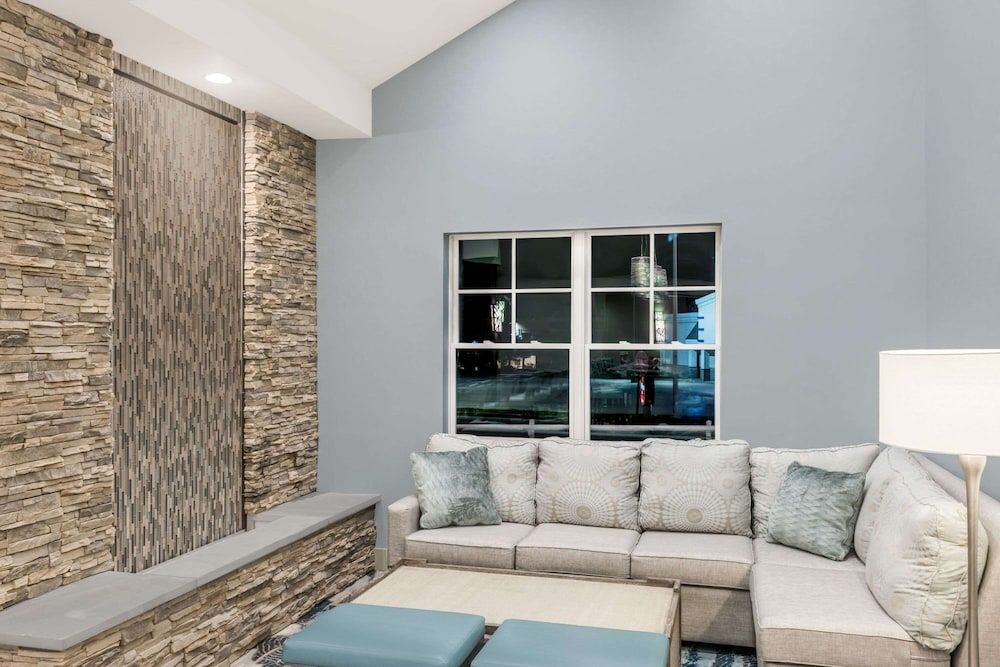 Howard Johnson by Wyndham Middletown Newport Area 3