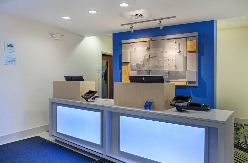 Holiday Inn Express & Suites Lebanon 2