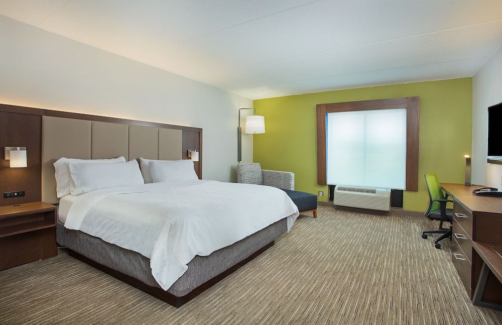 Holiday Inn Express & Suites Lebanon 3