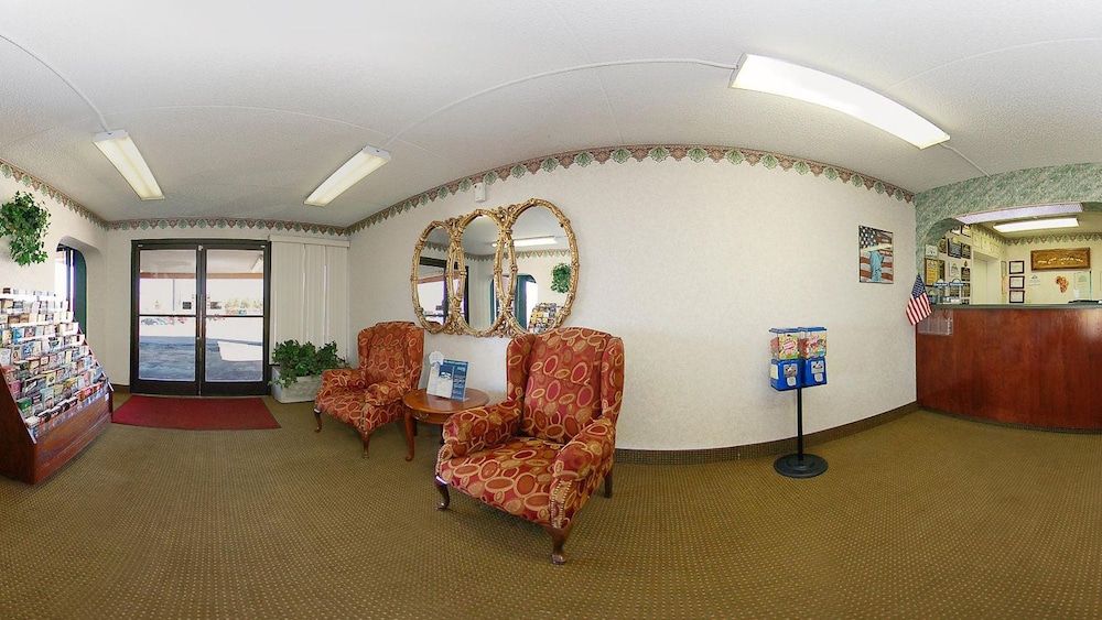 Days Inn by Wyndham Dickson 2