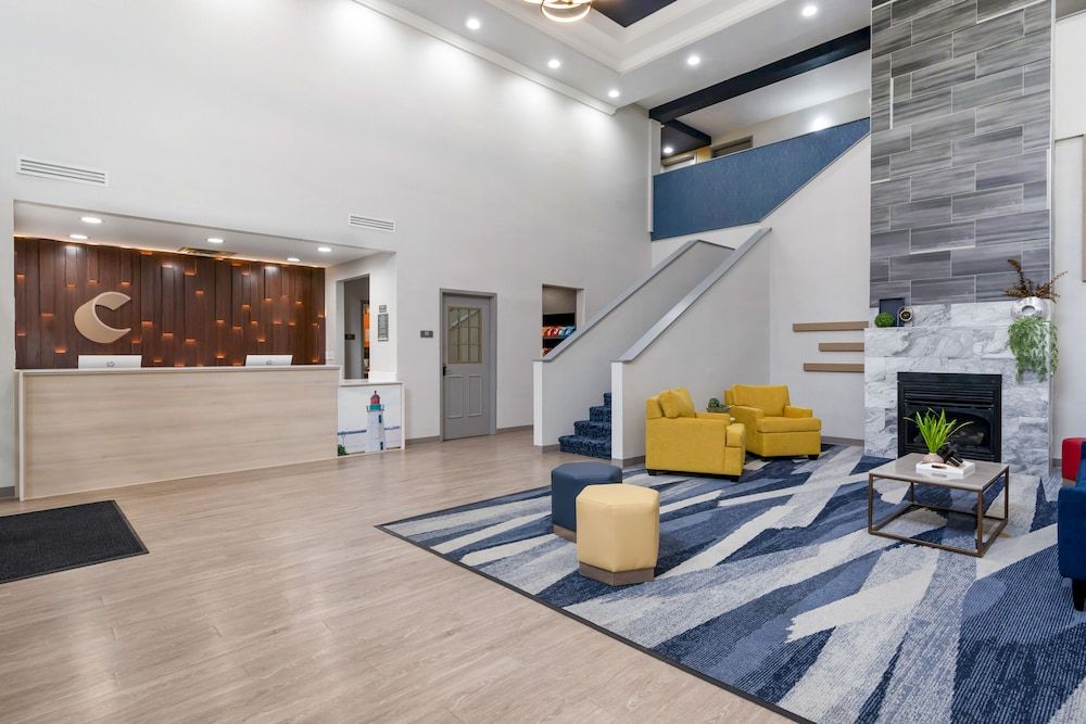 Comfort Inn & Suites Hampton near Coliseum 2