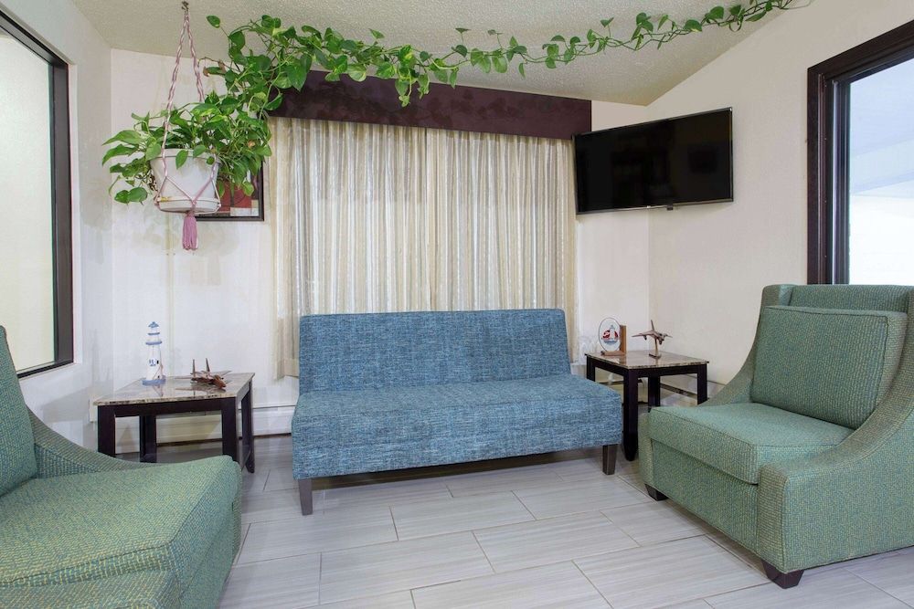 Days Inn by Wyndham Fond du Lac 2