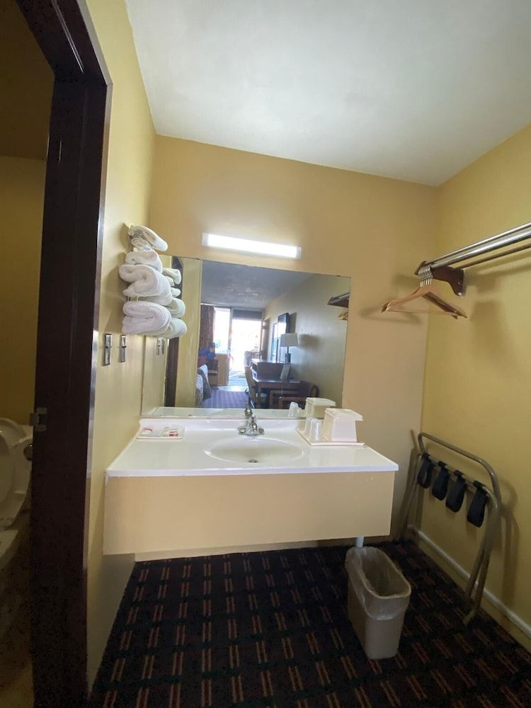 Innkeeper Motel 3