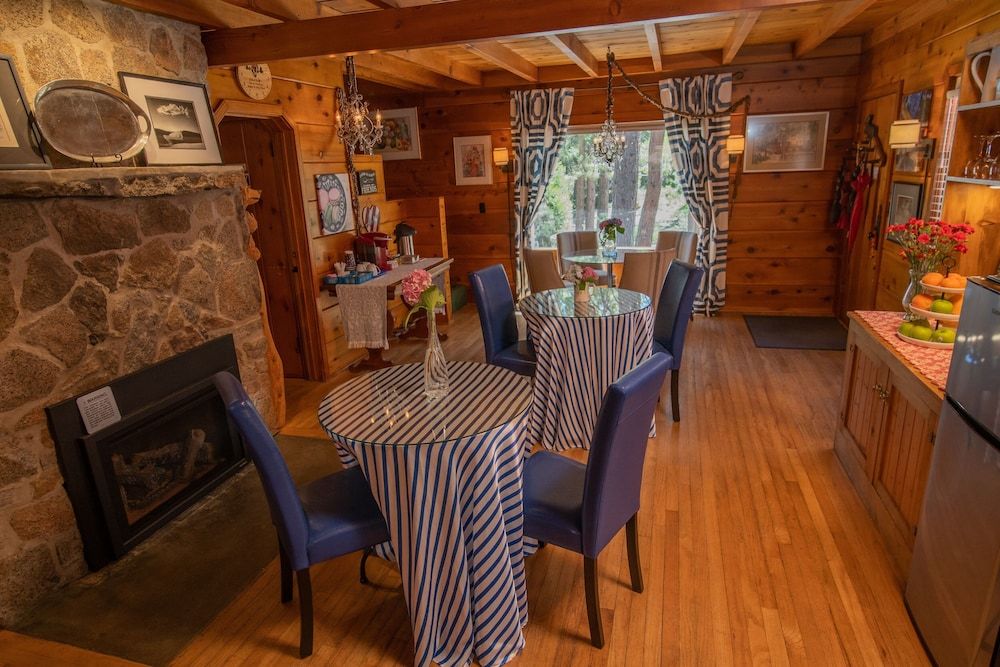 Elliott House Boutique Inn 2