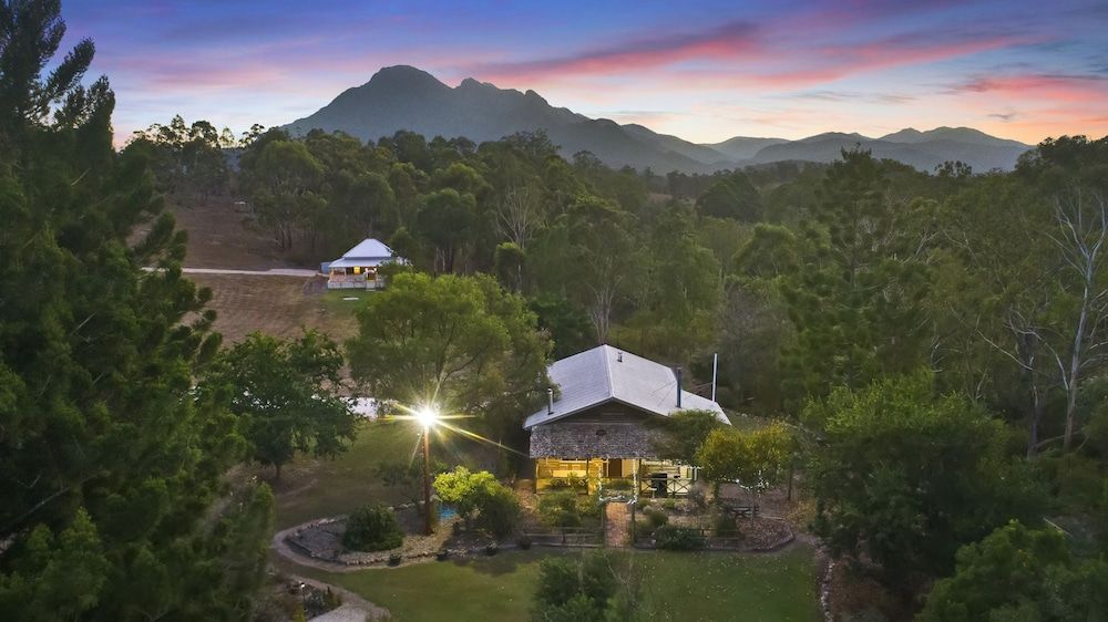 Barney Creek Vineyard Cottages -1 estrelas em Barney View