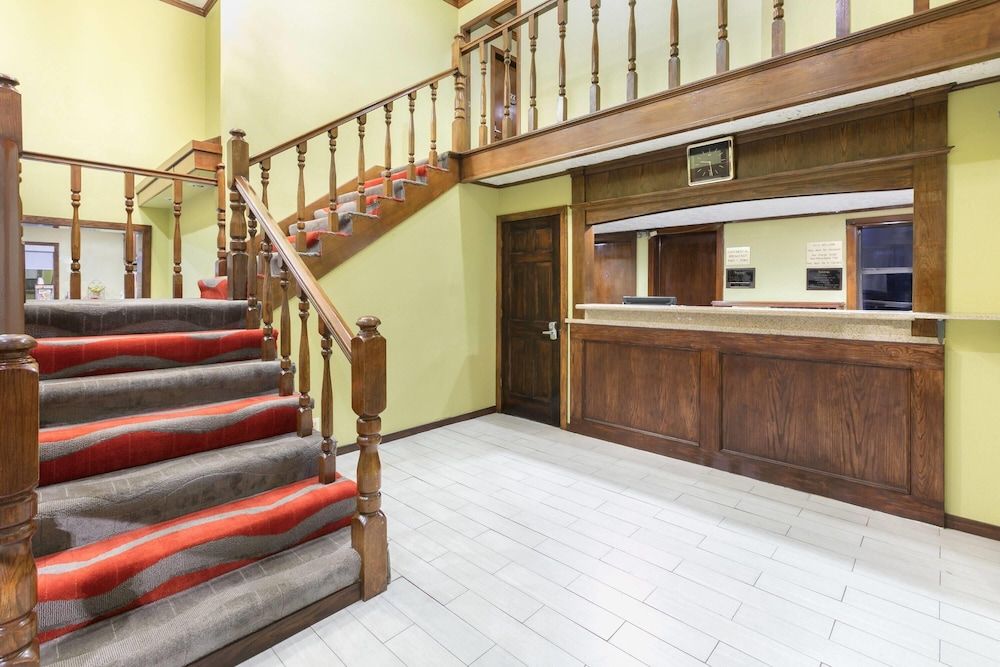 Travelodge Inn & Suites by Wyndham Norman 2