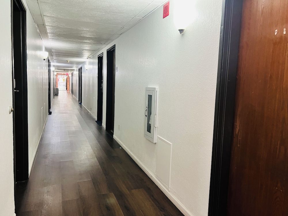 Travelodge by Wyndham Valleyfair Shakopee 2