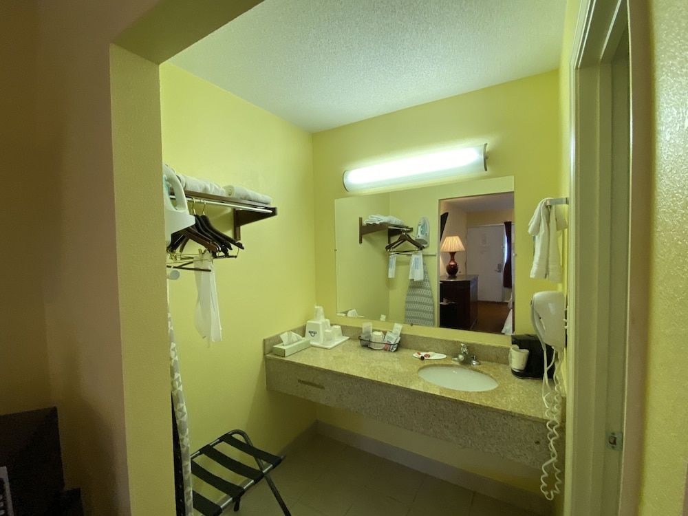 Rodeway Inn Owensboro South 3