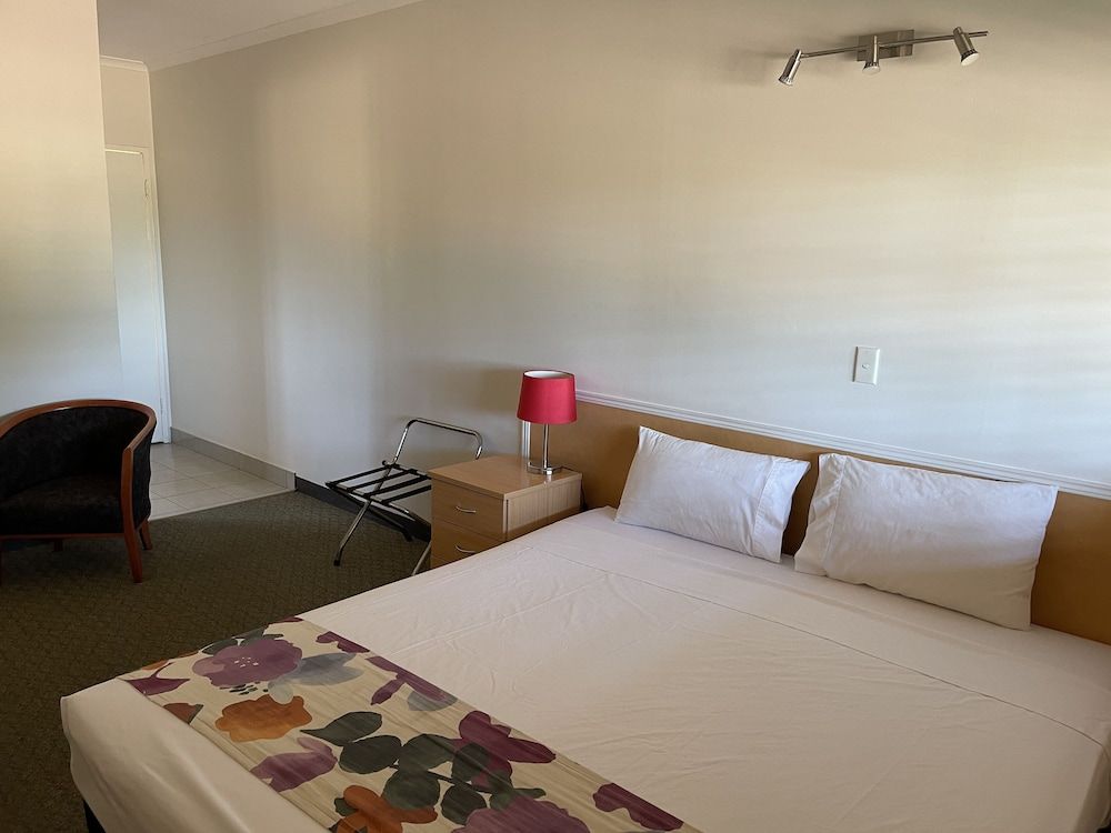 Landsborough Lodge Motel 3