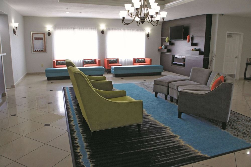 La Quinta Inn & Suites by Wyndham Orange 3 estrelas em Orange