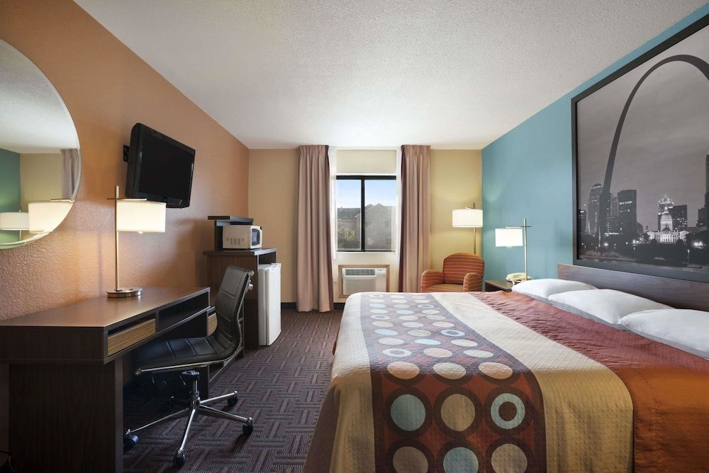 Super 8 by Wyndham Collinsville St. Louis 3