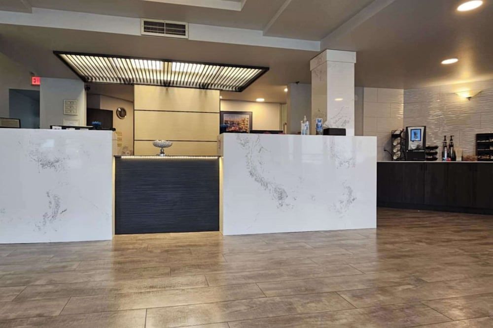 Edgewater Inn and Suites, an Ascend Collection Hotel 2