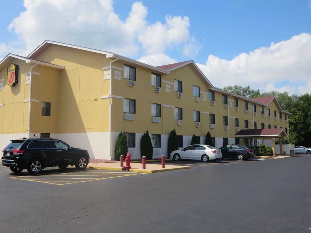 Super 8 by Wyndham Mundelein/Libertyville Area 2 étoiles à Mundelein