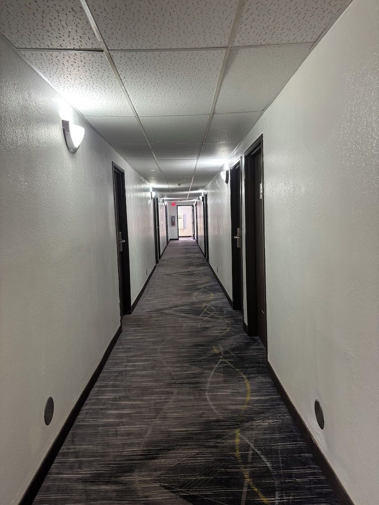 Super 8 by Wyndham Mundelein/Libertyville Area 2