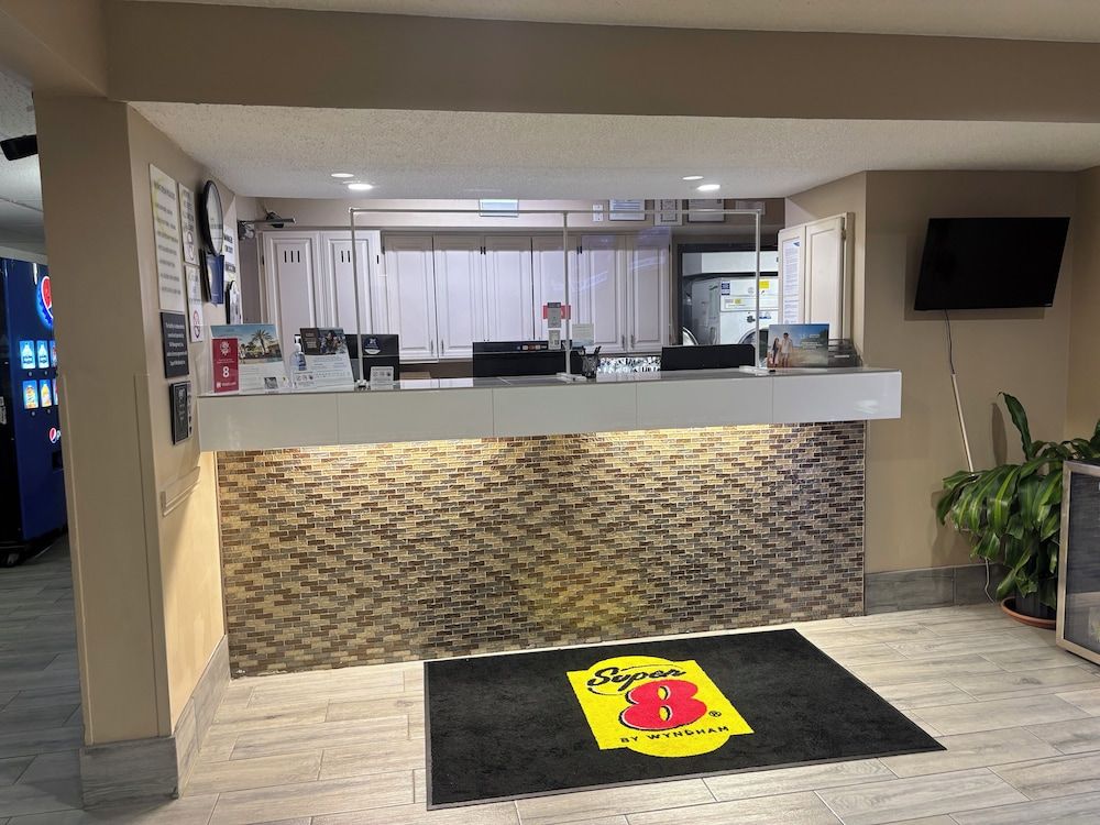 Super 8 by Wyndham Mundelein/Libertyville Area 3