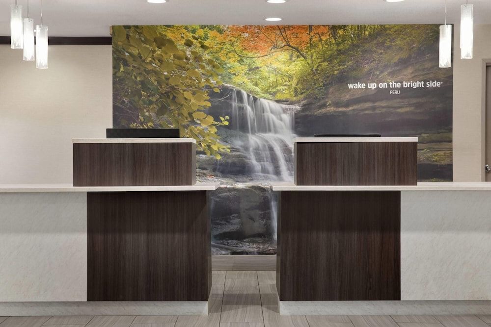 La Quinta Inn & Suites by Wyndham Peru Starved Rock St Park 2