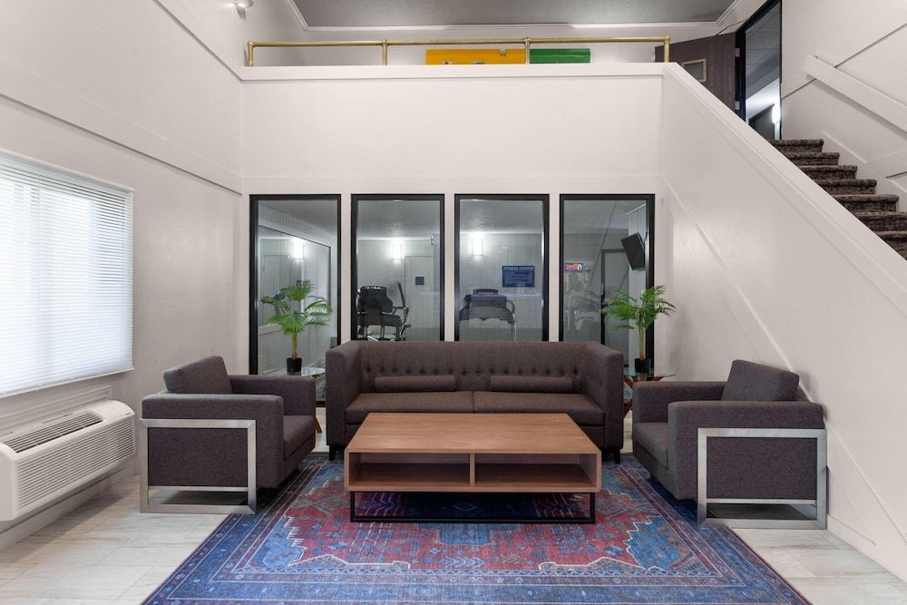 Baymont by Wyndham Oshkosh Airport 3