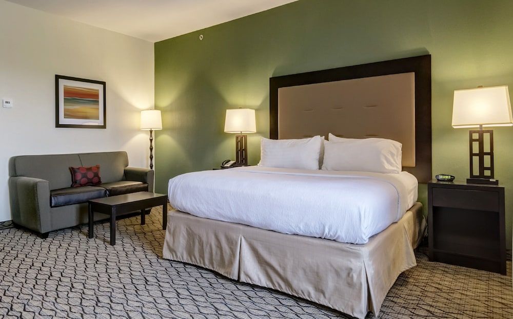 Holiday Inn Poplar Bluff 3