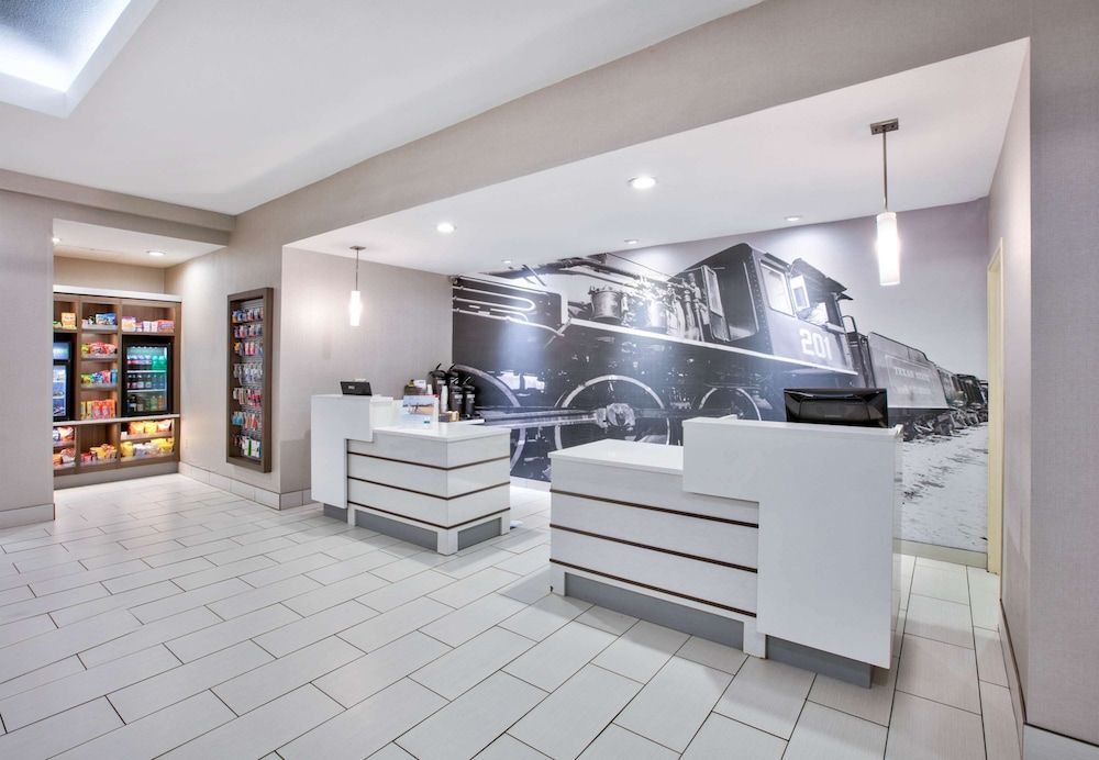 La Quinta Inn & Suites by Wyndham Palestine 3