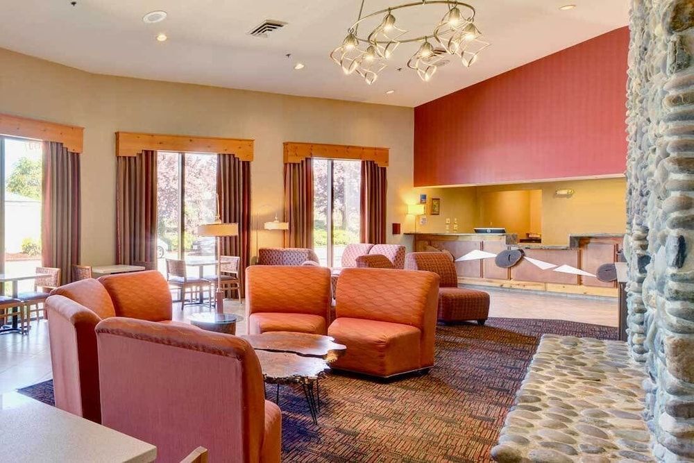 Holiday Inn Express Roseburg 2