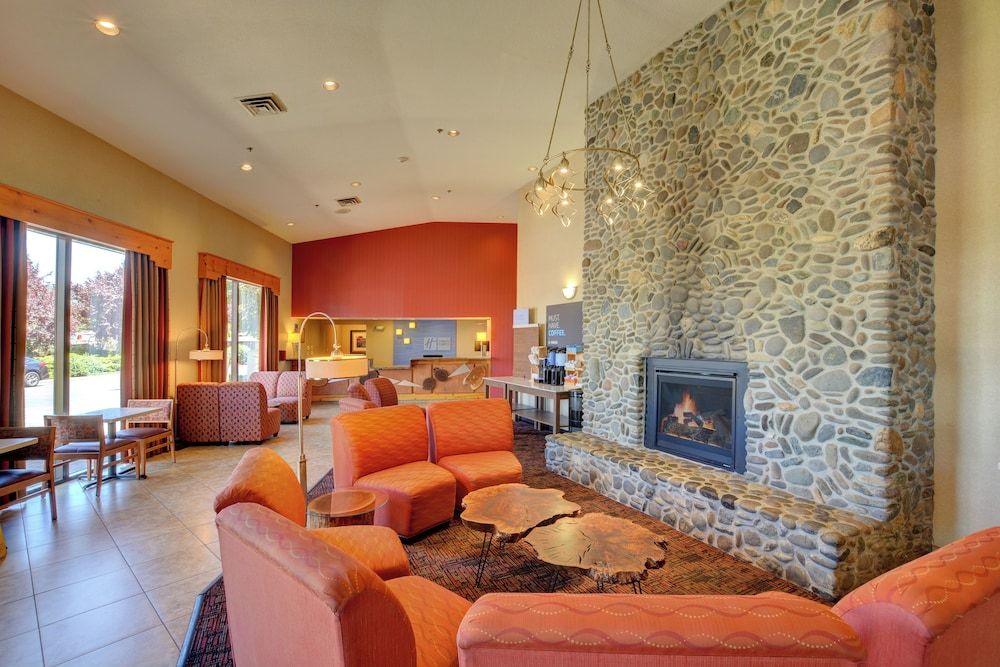 Holiday Inn Express Roseburg 3