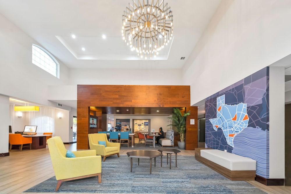 Holiday Inn Express Palestine 3