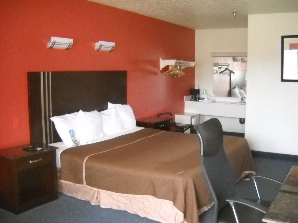 Travelodge by Wyndham Parkersburg 3