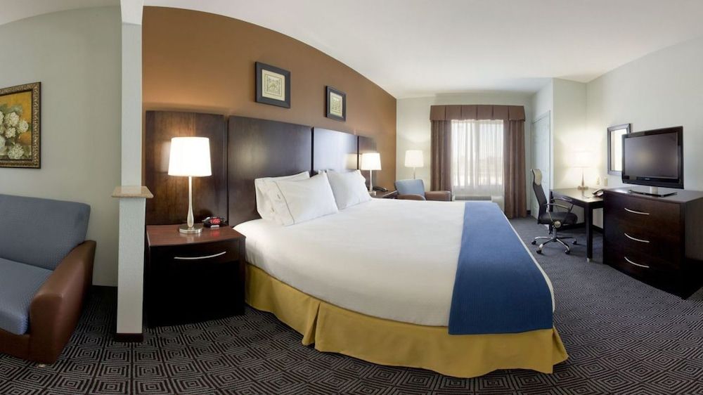 Holiday Inn Express & Suites Warminster - Horsham by IHG 3