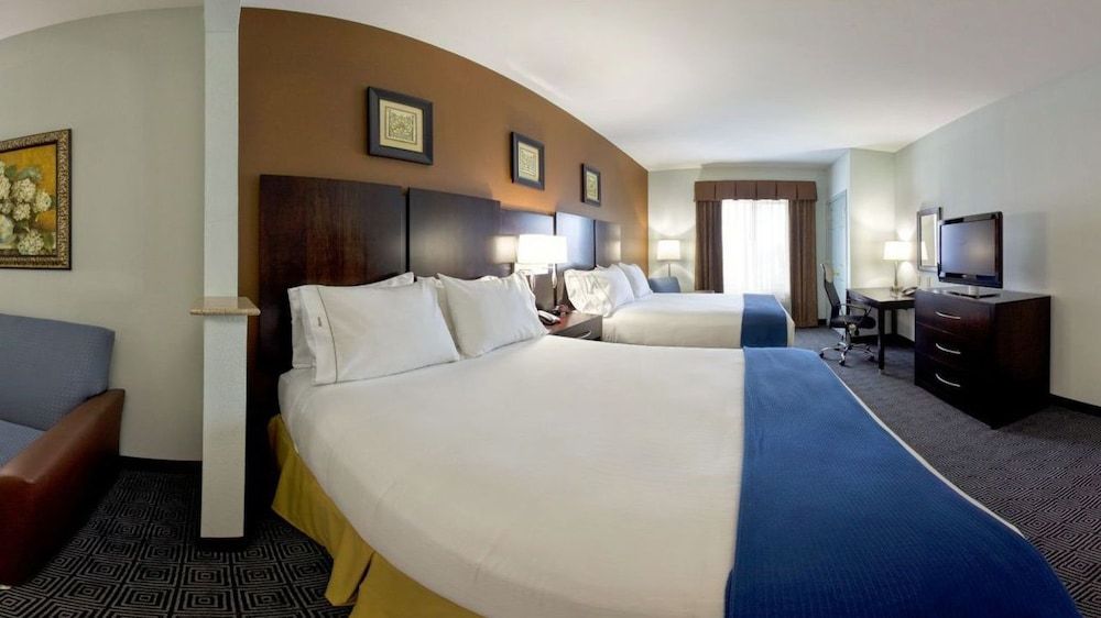 Holiday Inn Express & Suites Warminster - Horsham by IHG 2